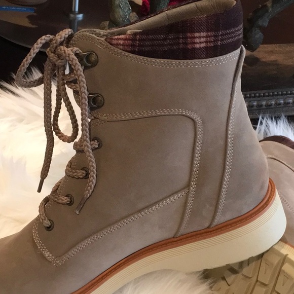 Adorable Baretraps NWOT - Picture 8 of 14